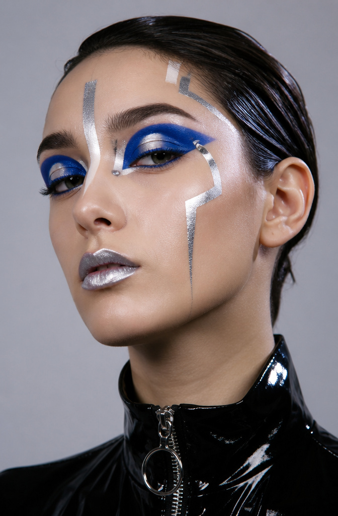 16 Cool Makeup Designs for 2026: From Ocean Eyes to Soft Glam 11 Model with graphic shapes and metallic accents in avant-garde makeup.